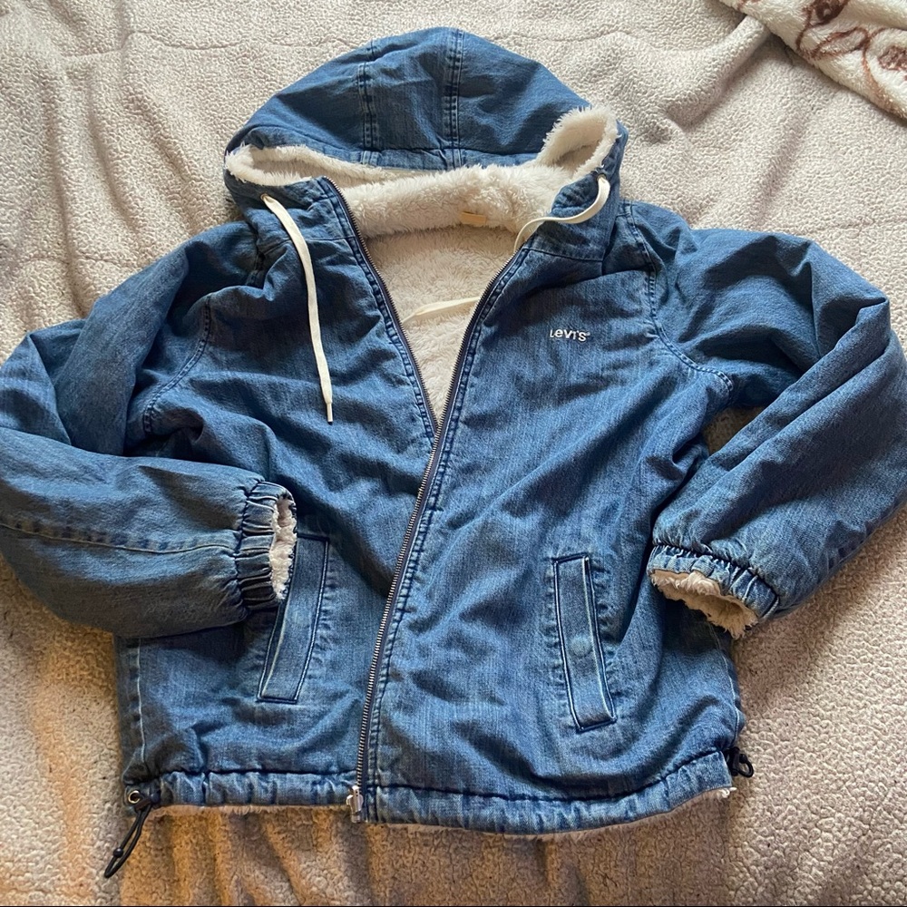 Zip up Levi’s jacket with Sherpa lining